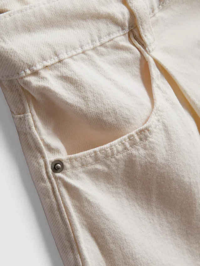 Puuvillapitoiset denim-plisseeratut levenevät shortsit