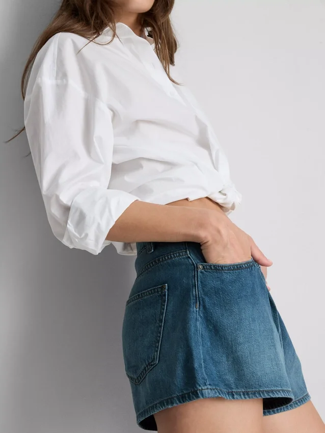Puuvillapitoiset denim-plisseeratut levenevät shortsit