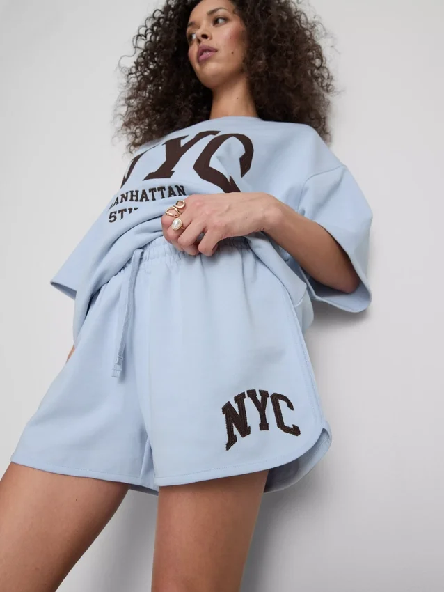 Puuvillapitoiset rennot NYC-shortsit