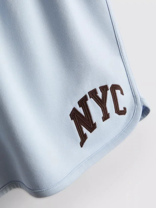 Puuvillapitoiset rennot NYC-shortsit