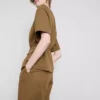 Puuvillaseoksesta valmistettu vyöllinen safaribleiseri