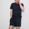 Pyjama-T-paita ja shortsit -seti