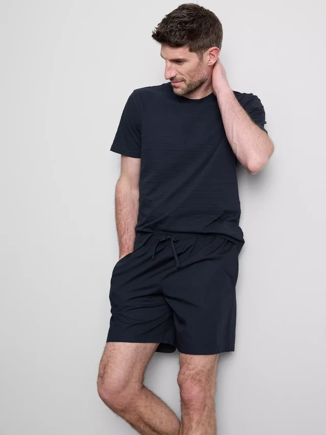 Pyjama-T-paita ja shortsit -seti