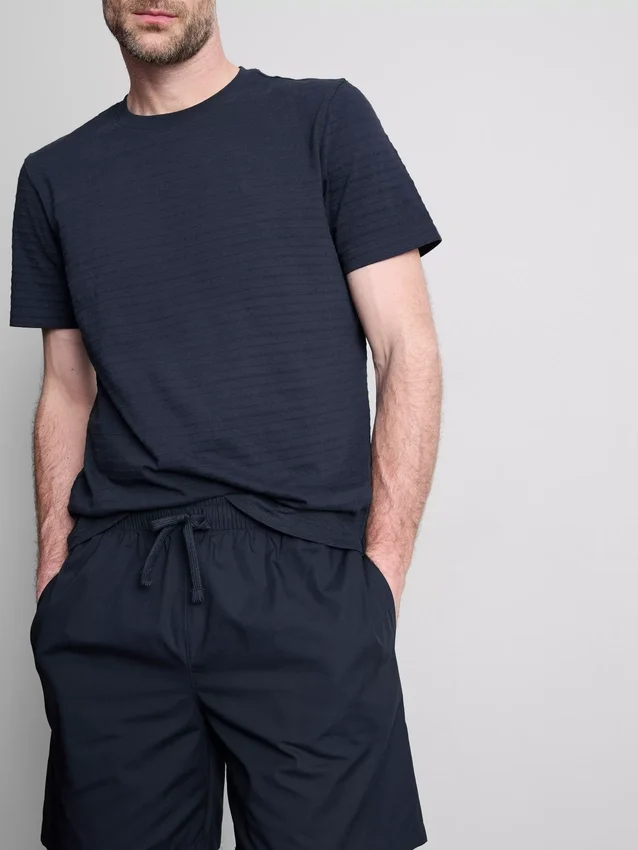 Pyjama-T-paita ja shortsit -seti