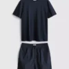 Pyjama-T-paita ja shortsit -seti