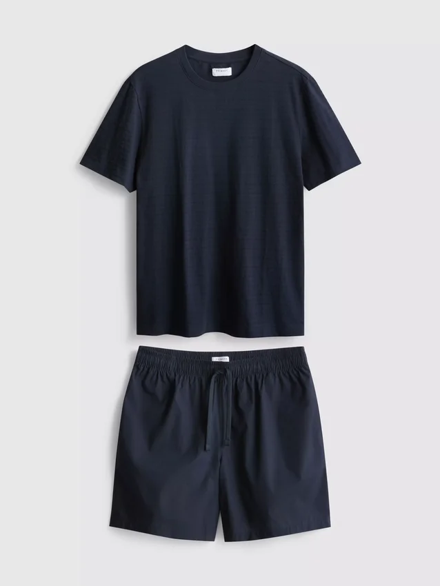 Pyjama-T-paita ja shortsit -seti