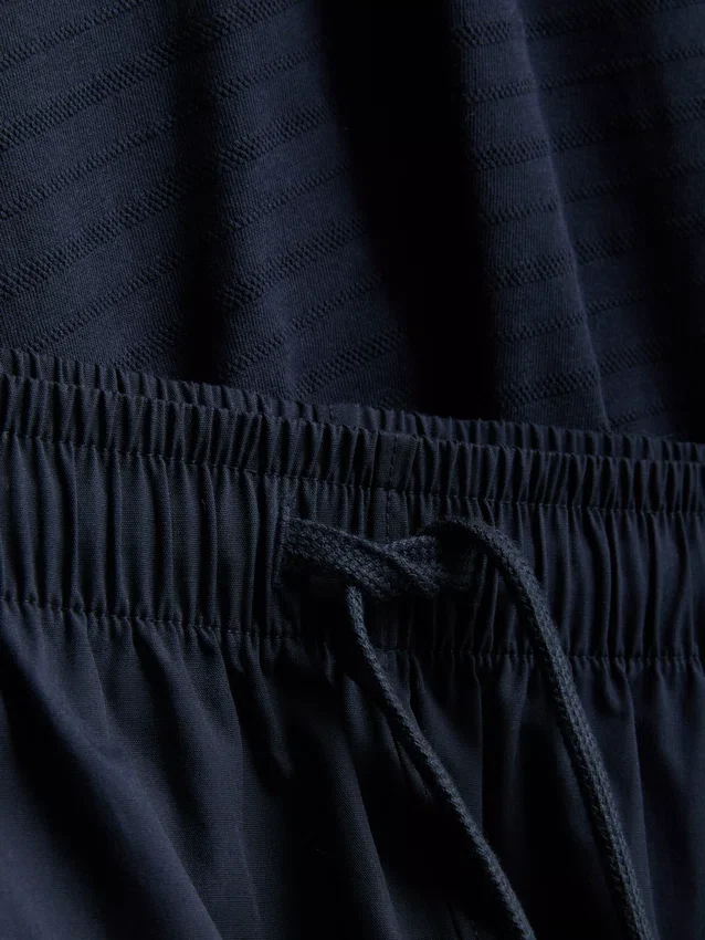 Pyjama-T-paita ja shortsit -seti
