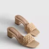 Raffia-materiaaliset mules-korkokengät, joissa on paksu kantapää