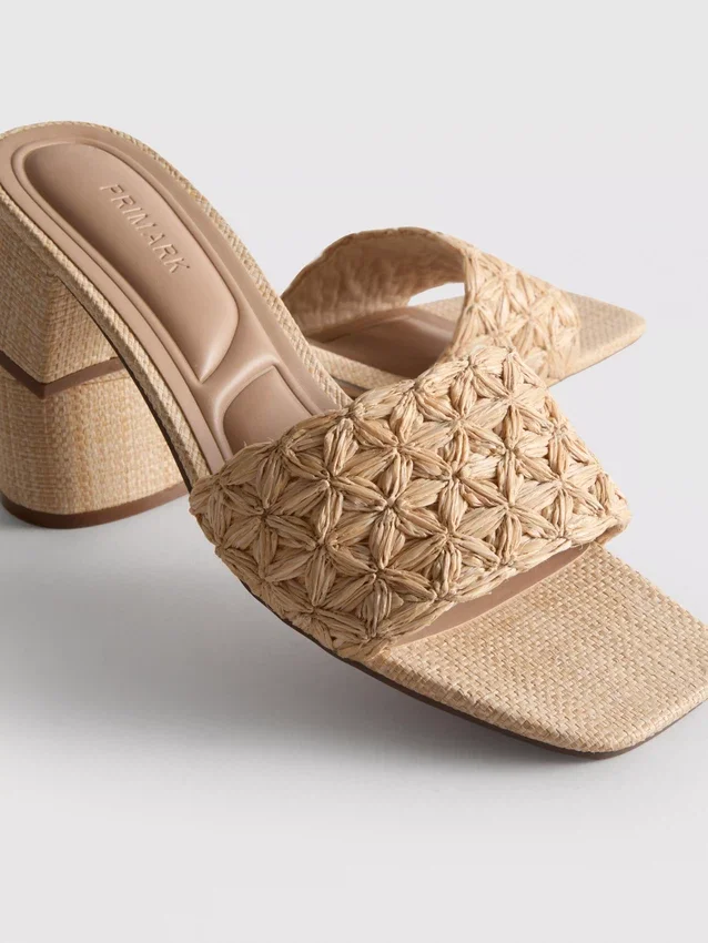 Raffia-materiaaliset mules-korkokengät, joissa on paksu kantapää