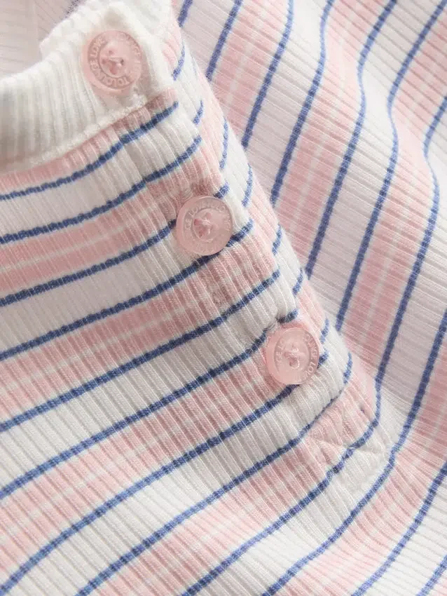 Raidallinen, joustinneulottu pyjamatoppi