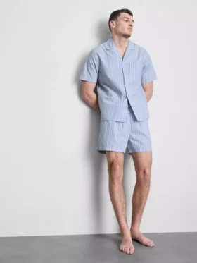 Raidallinen napitettava pyjamat-kauluspaiti