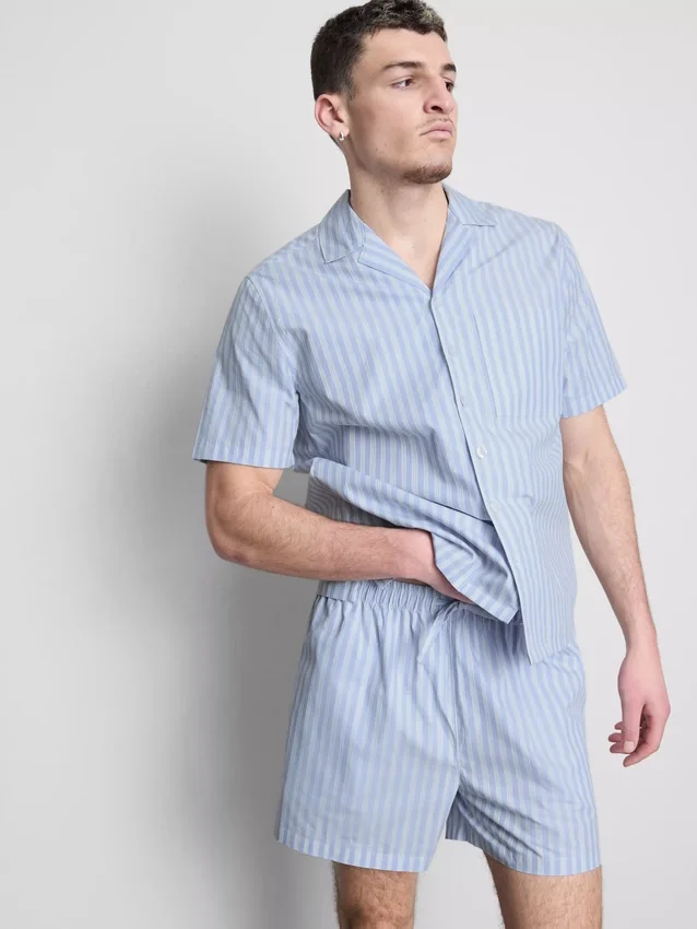 Raidallinen napitettava pyjamat-kauluspaiti