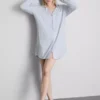 Raidallinen oversized-tyylinen boyfriend-yöpaita
