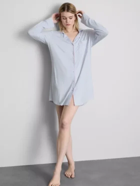 Raidallinen oversized-tyylinen boyfriend-yöpaita
