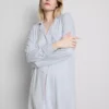 Raidallinen oversized-tyylinen boyfriend-yöpaita