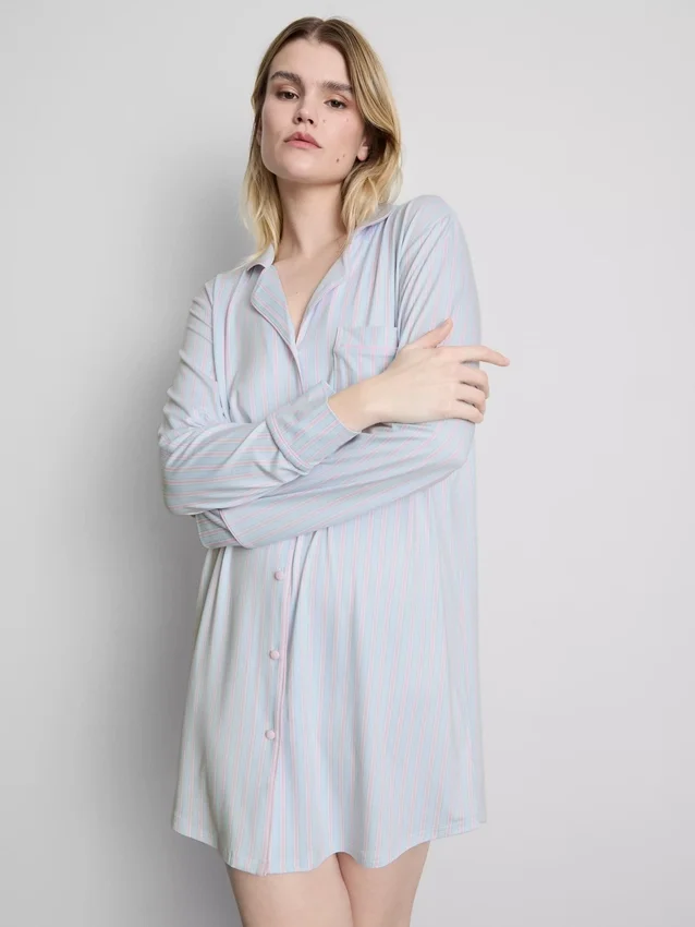 Raidallinen oversized-tyylinen boyfriend-yöpaita
