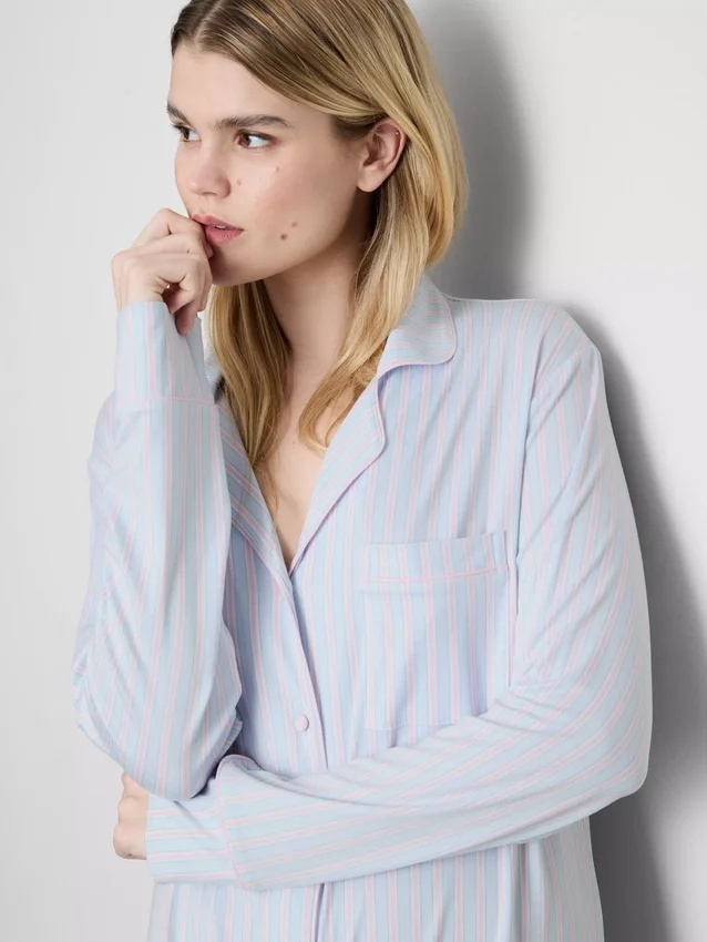 Raidallinen oversized-tyylinen boyfriend-yöpaita