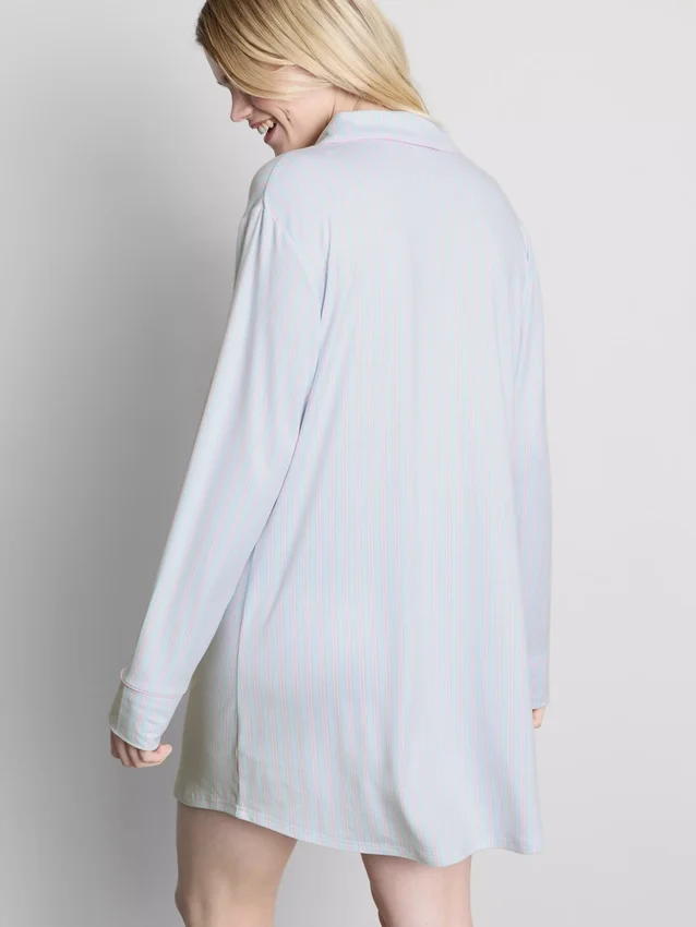 Raidallinen oversized-tyylinen boyfriend-yöpaita