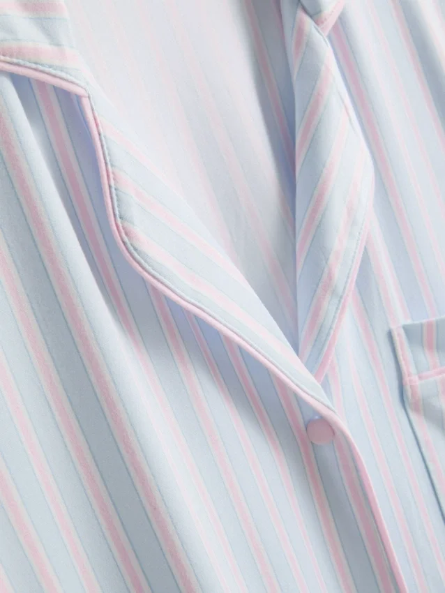 Raidallinen oversized-tyylinen boyfriend-yöpaita