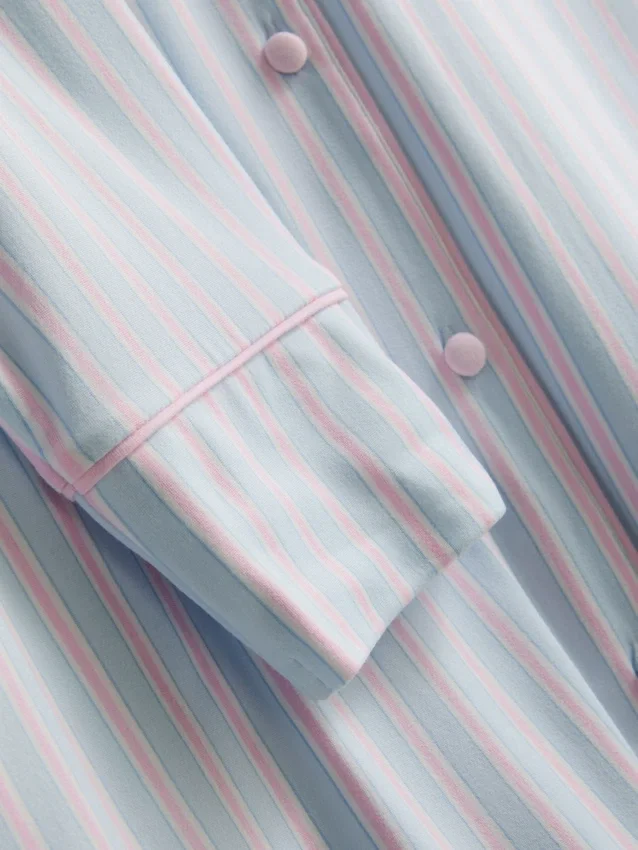 Raidallinen oversized-tyylinen boyfriend-yöpaita