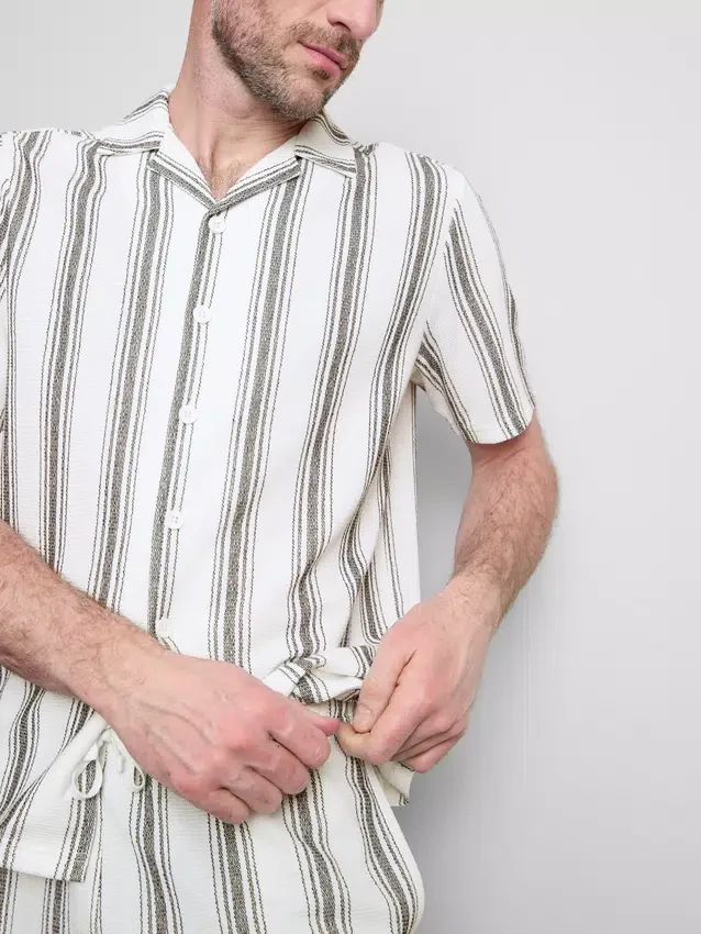 Raidallinen pyjaman paita