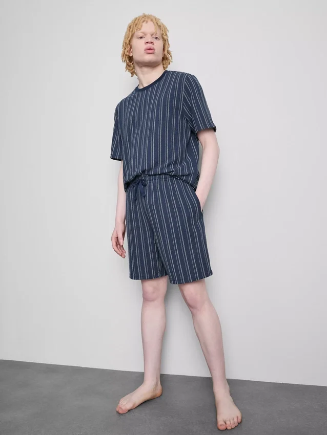 Raidallinen pyjaman yläosa