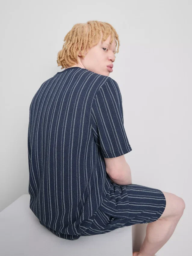 Raidallinen pyjaman yläosa