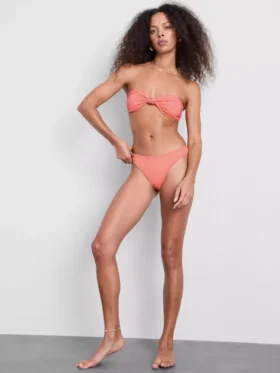 Raidalliset brasilialaiset bikinialushousut