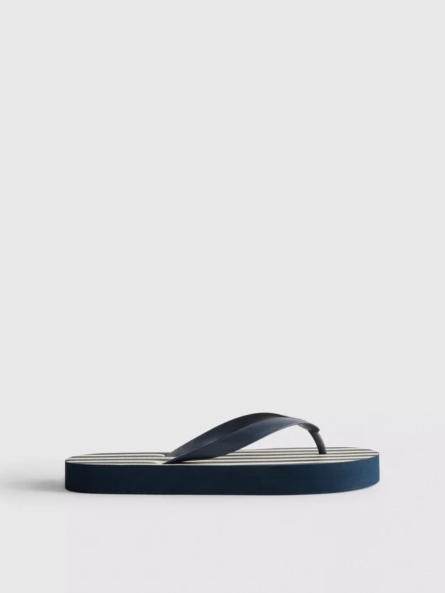 Raidalliset flatform-sandaalit