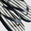 Raidalliset flatform-sandaalit