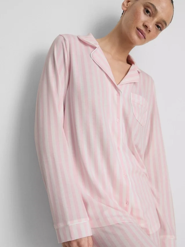 Raidalliset jersey-poikaystävän pyjamat