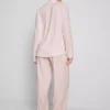 Raidalliset jersey-poikaystävän pyjamat