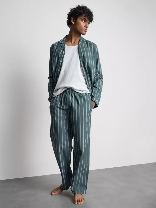 Raidalliset popliiniset pitkät pyjamat