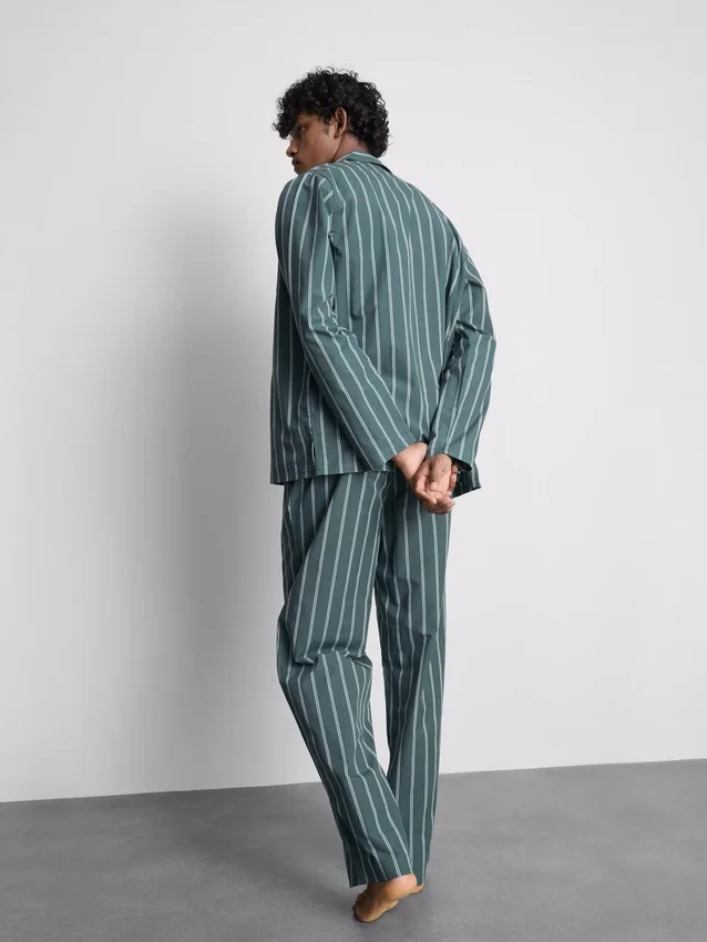 Raidalliset popliiniset pitkät pyjamat