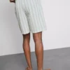Raidalliset pyjamat-shortsit