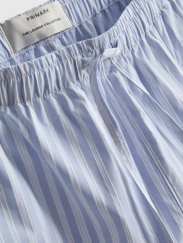 Raidalliset pyjamat-shortsit