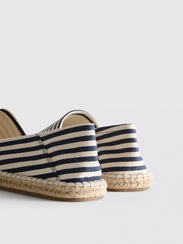 Raidalliset slip-on-mules-kengät