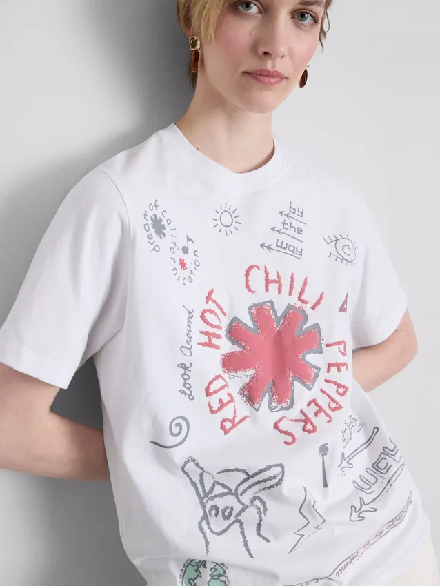 Red Hot Chili Peppers -kuvioinen t-paita