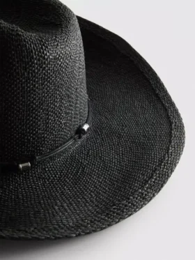 Reunustettu olkikowboyhattu
