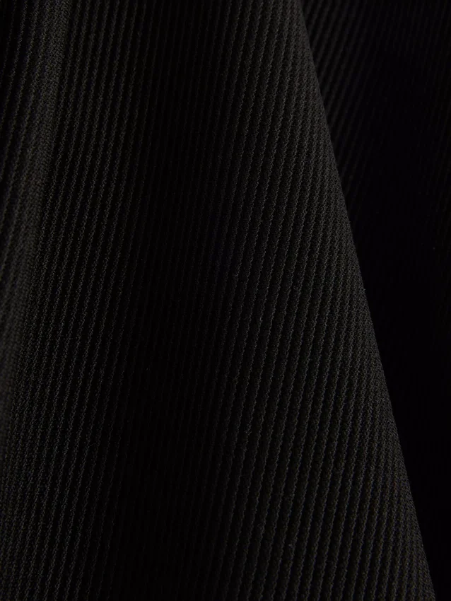 Ribbattuja, leveneviä housuja