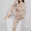 Satiiniset boyfriend-pyjamat