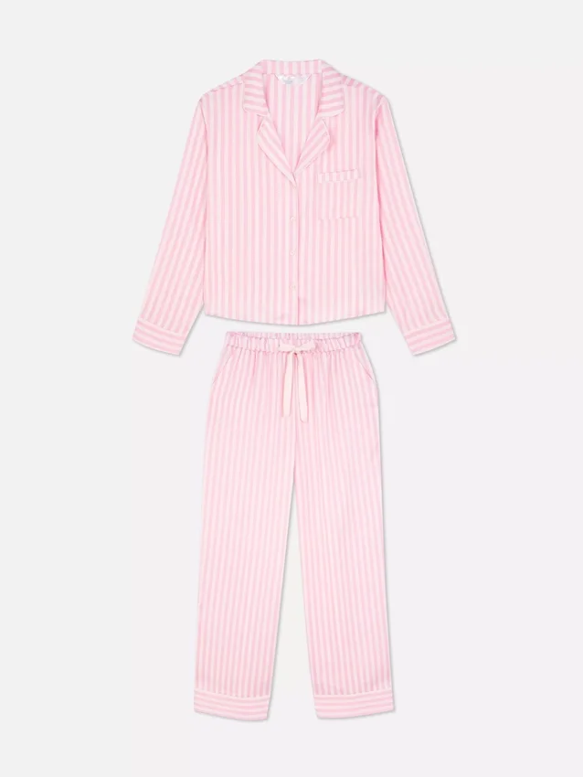 Satiiniset raidalliset pyjamat