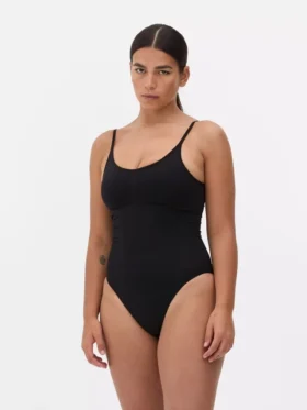 Saumaton muotoileva bodysuit