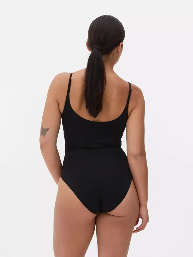 Saumaton muotoileva bodysuit
