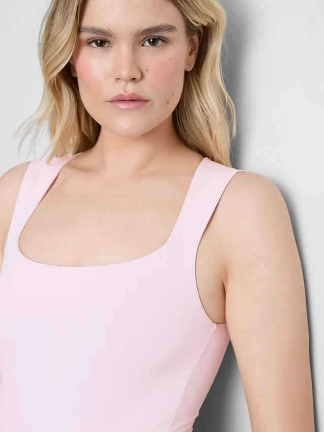 Saumaton neliönkaulainen body