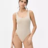 Saumaton ribbineuleinen body