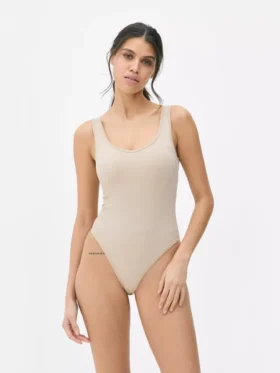 Saumaton ribbineuleinen body