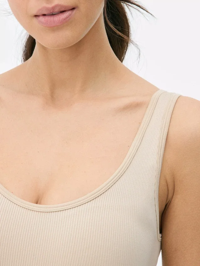 Saumaton ribbineuleinen body