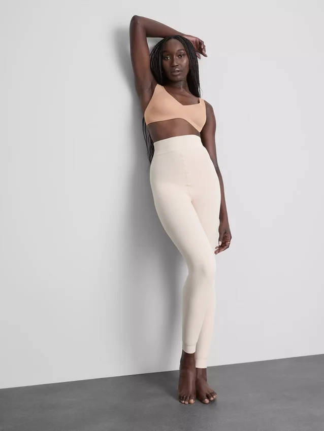 Saumaton, vartaloa tasoittava bralette