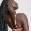 Saumaton, vartaloa tasoittava bralette